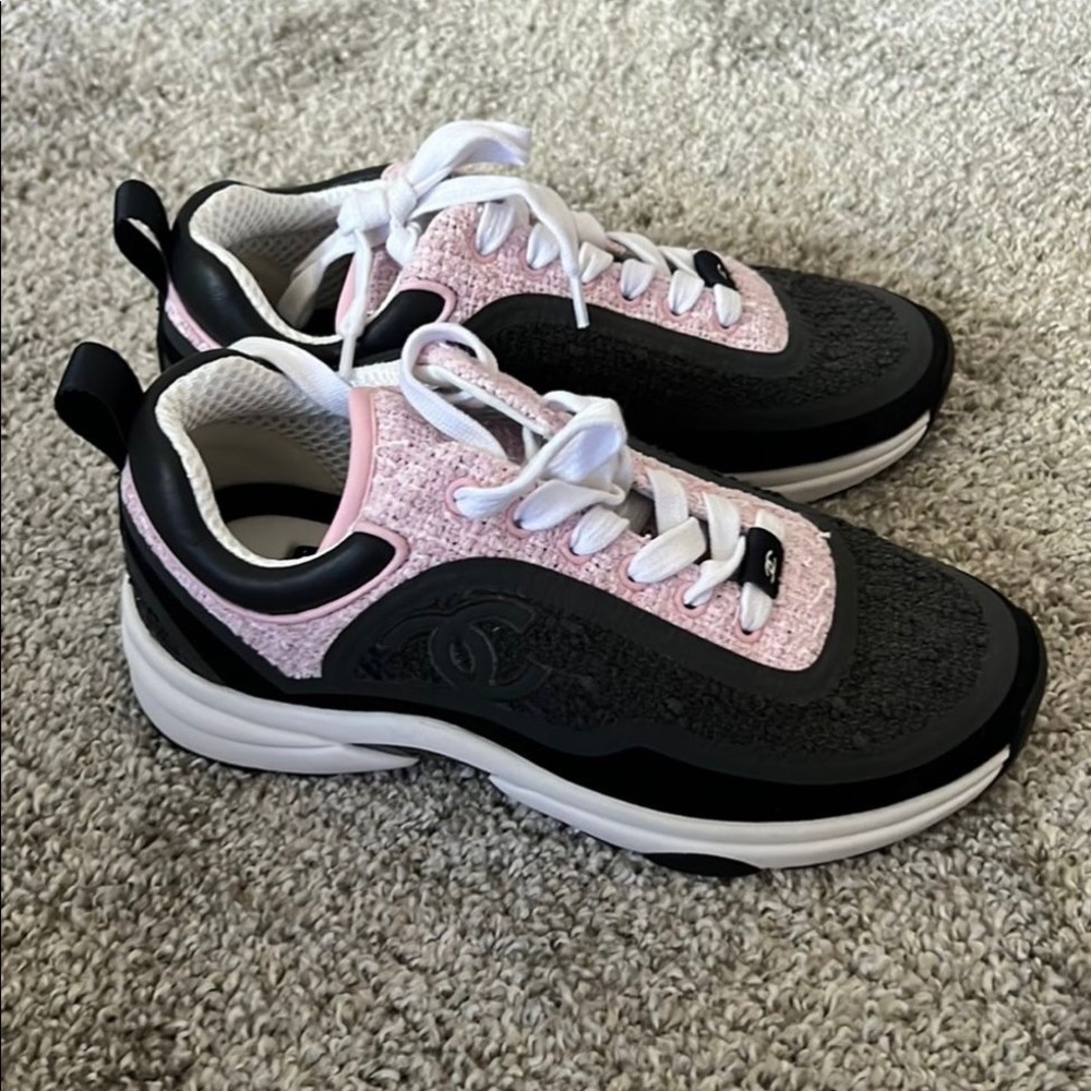 NWOT Chanel Pink Tweed Size 5 sneakers.